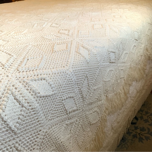 Vintage Crocheted Cream Colored Bedspread Blanket Lace Full or Queen - Picture 11 of 15